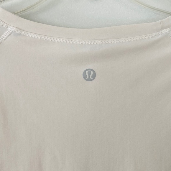 Lululemon Quick Pace Short Sleeve Top Mesh Size 8 White Gray - Picture 7 of 7